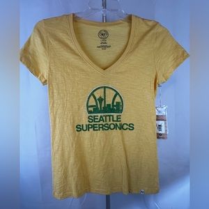 NBA fans will enjoy this NBA Hardwood Classic women’s tee. Seattle Supersonics.